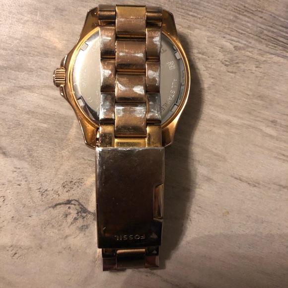 Women’s Fossil Rose Gold Watch🌹 - Picture 3 of 5